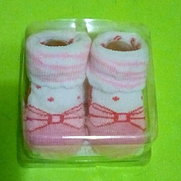 Baby shower pink bundle Swaddle, Alice & Oliver Rabbit blanket & onesies - Picture 6 of 8